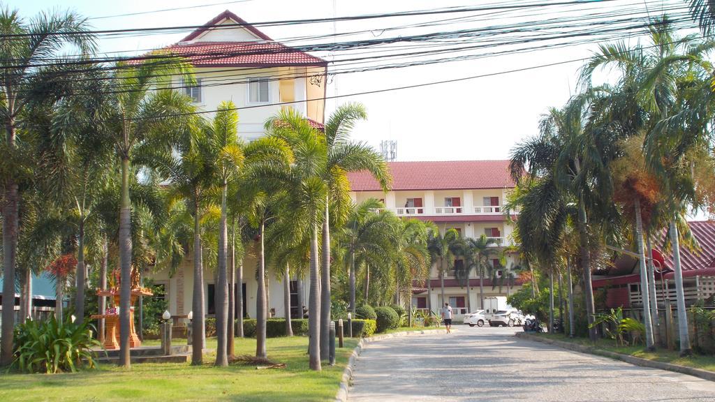 A.P.Garden Hotel Kalasin Buitenkant foto
