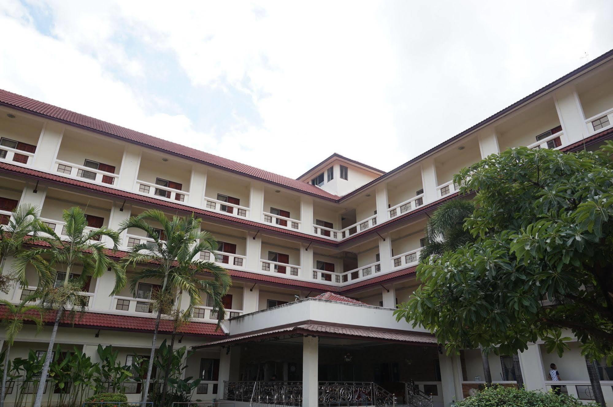 A.P.Garden Hotel Kalasin Buitenkant foto